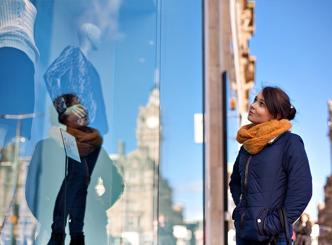 Vitrine passant Paris